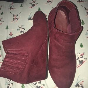 Hardly worn heeled boots!!